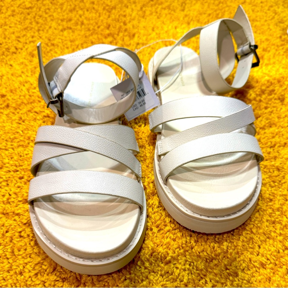 NWT AMERICAN EAGLE sandals
